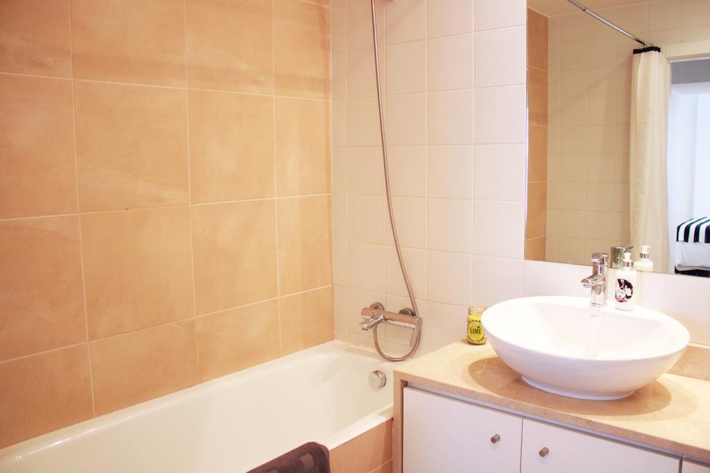 Joivy Modern 1-Bed Apt With Terrace, Moments From Sao Bento Palace Lisboa Екстериор снимка
